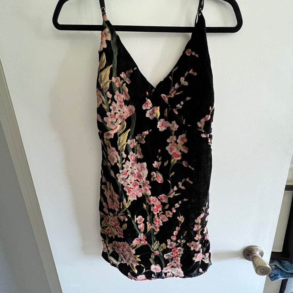 Small polyester flowered dress!